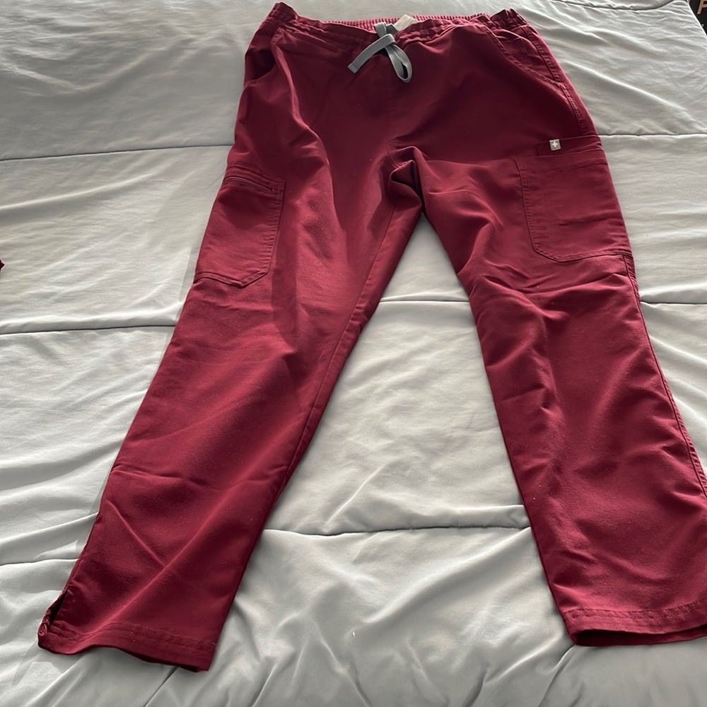 Only worn a few times. Figs scrub set in burgundy. Still look brand new.